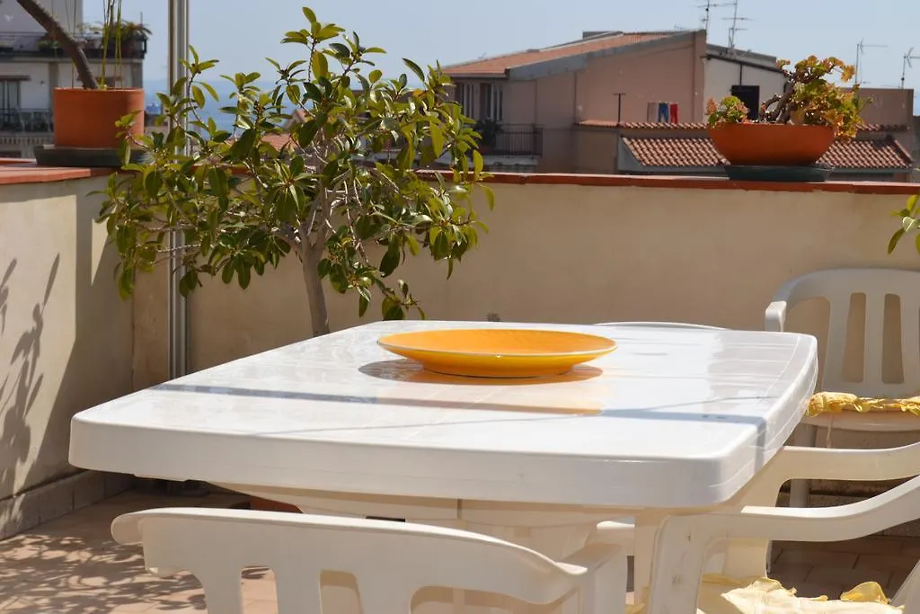 Holiday House Naxos Giardini Naxos
