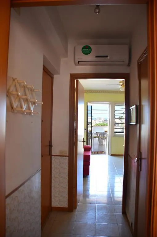 Holiday House Naxos Джардини-Наксос Италия